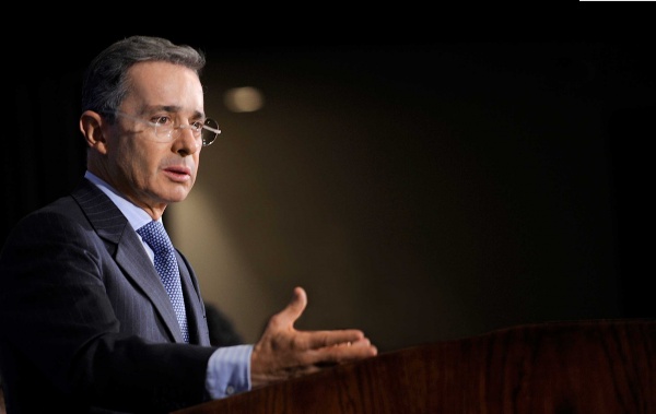 alvarouribe_1390611896.jpg